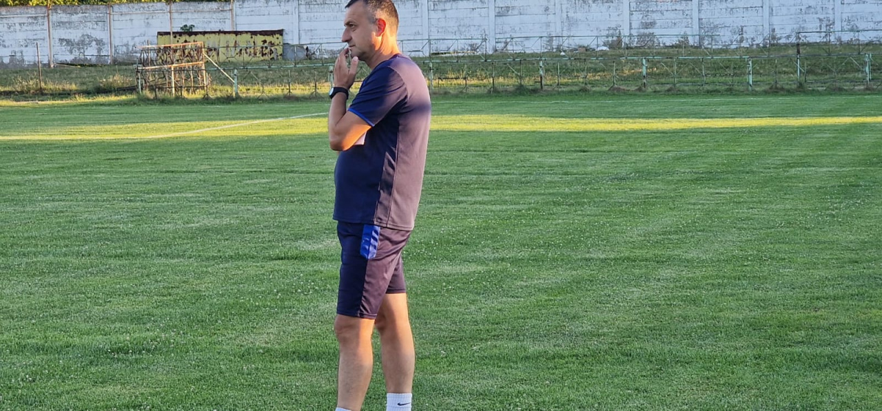 Laza, kao i Marko, sprema mlad tim, talentovane fudblere pune enegije i ...
